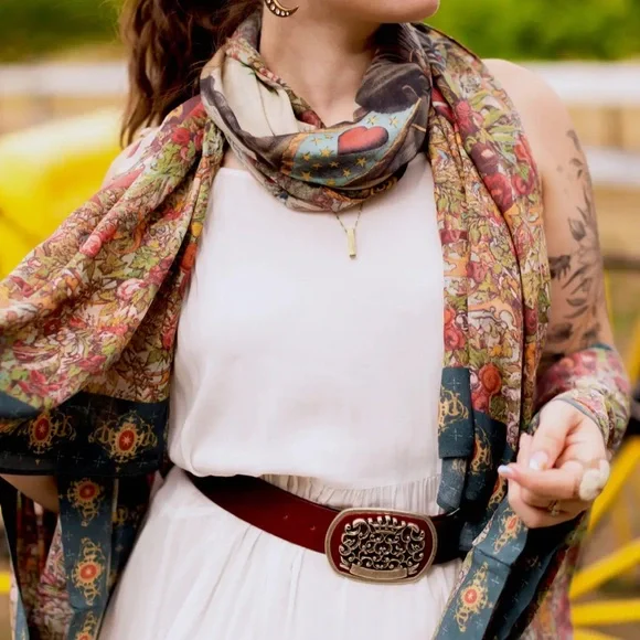 LOVE REVOLUTION SCARF by Market of Stars - Picture 4 of 7